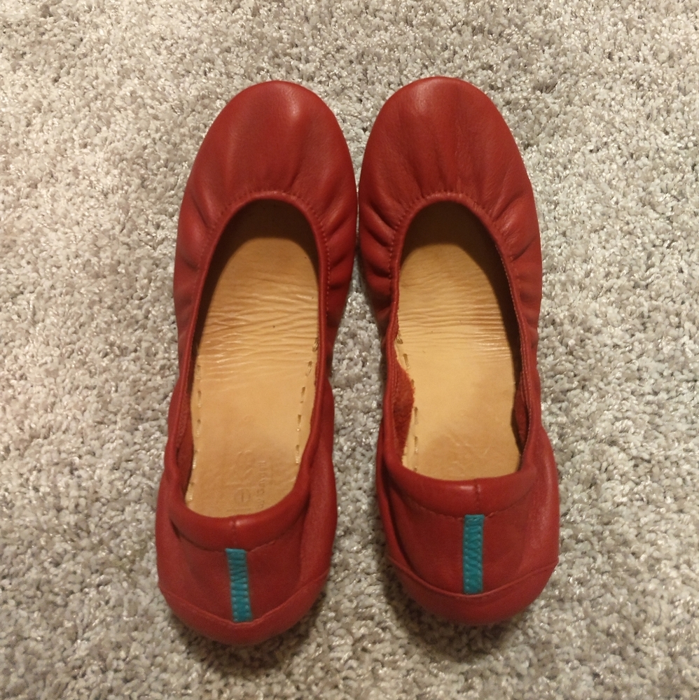 Red tieks
